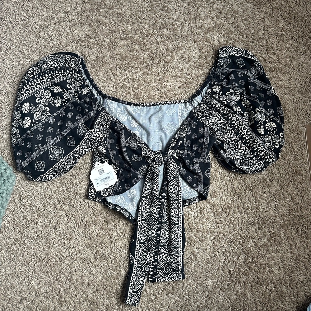 atlerd state shirt never worn size small ties in front